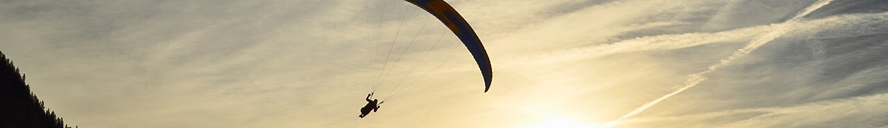 Paraglide (Unsplash) – Hauteluce