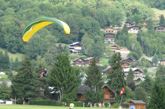 La prise des commandes en parapente