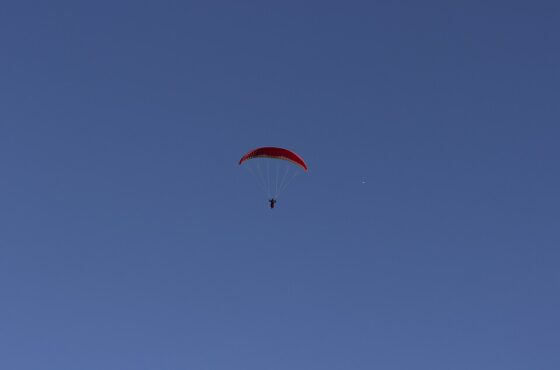 La course d’envol en parapente